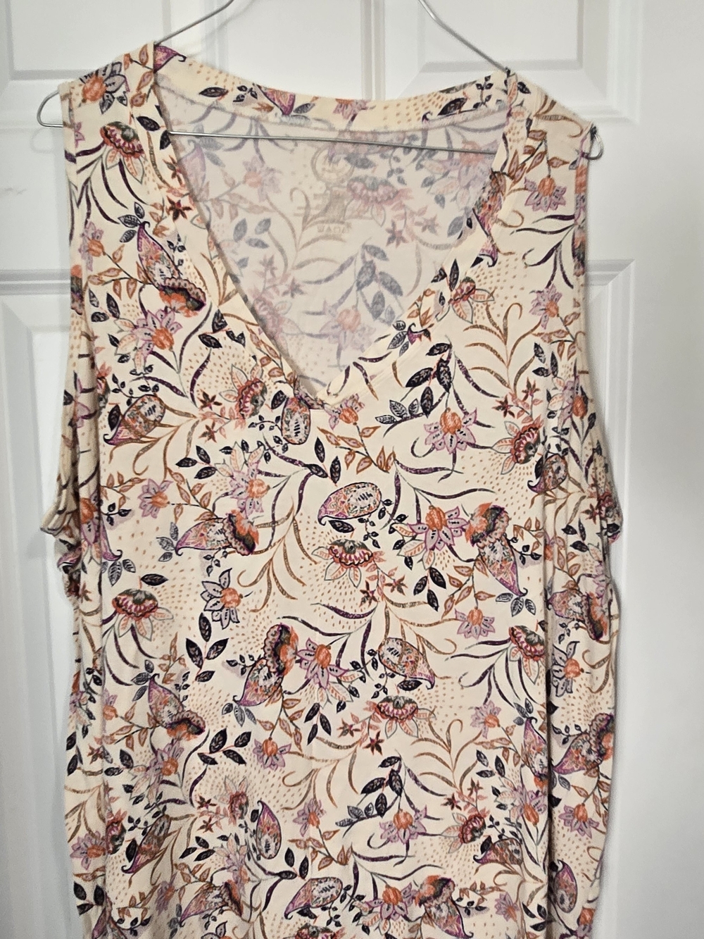 Maurices Cream Floral V‑Neck Sleeveless Tank